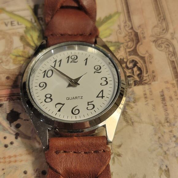 Classic Unbranded Quartz Wristwatch White Dial, Brown Faux Leather Band - Picture 4 of 10